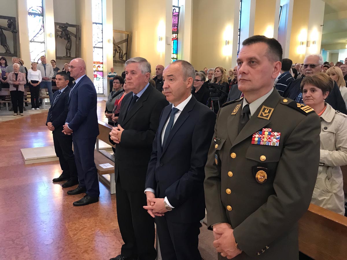 https://www.morh.hr/wp-content/gallery/25-hodocasce-hrvatske-vojske-i-policije-u-lourdes/lurd_16052017_01.jpg