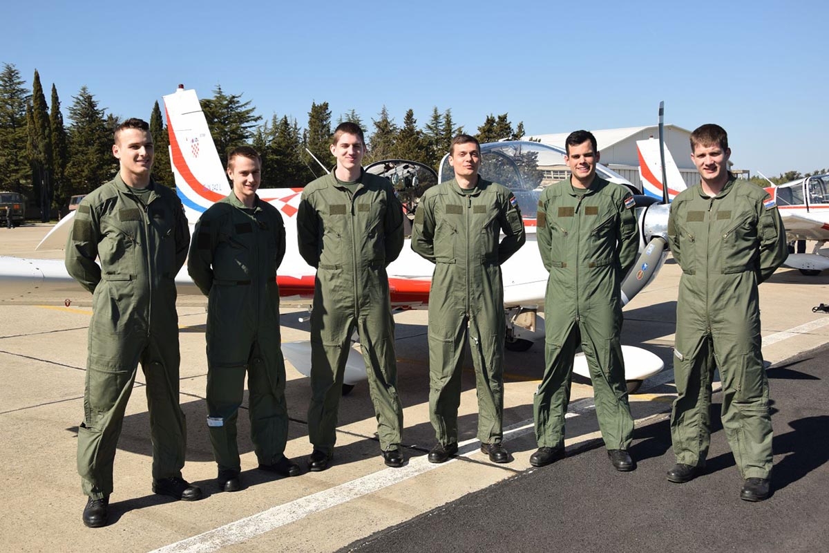 https://www.morh.hr/wp-content/gallery/25-narastaj-hrvatskih-vojnih-pilota-poceo-s-letackom-obukom/letacka_obuka_vojni_pilot_220319_20.jpg