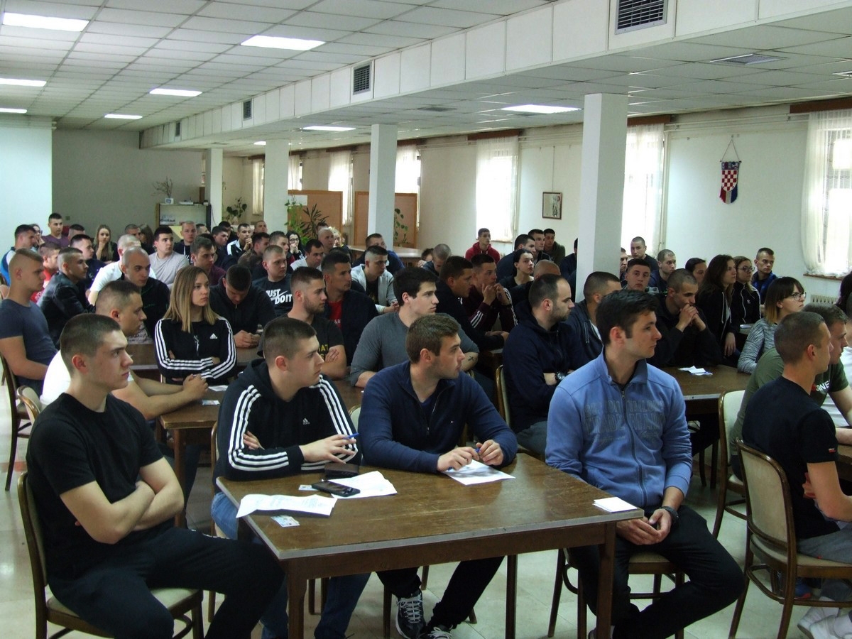 https://www.morh.hr/wp-content/gallery/25-narastaj-rocnika-na-dragovoljnom-vojnom-osposobljavanju/dragovoljni_rocnici_03052019_3.jpg