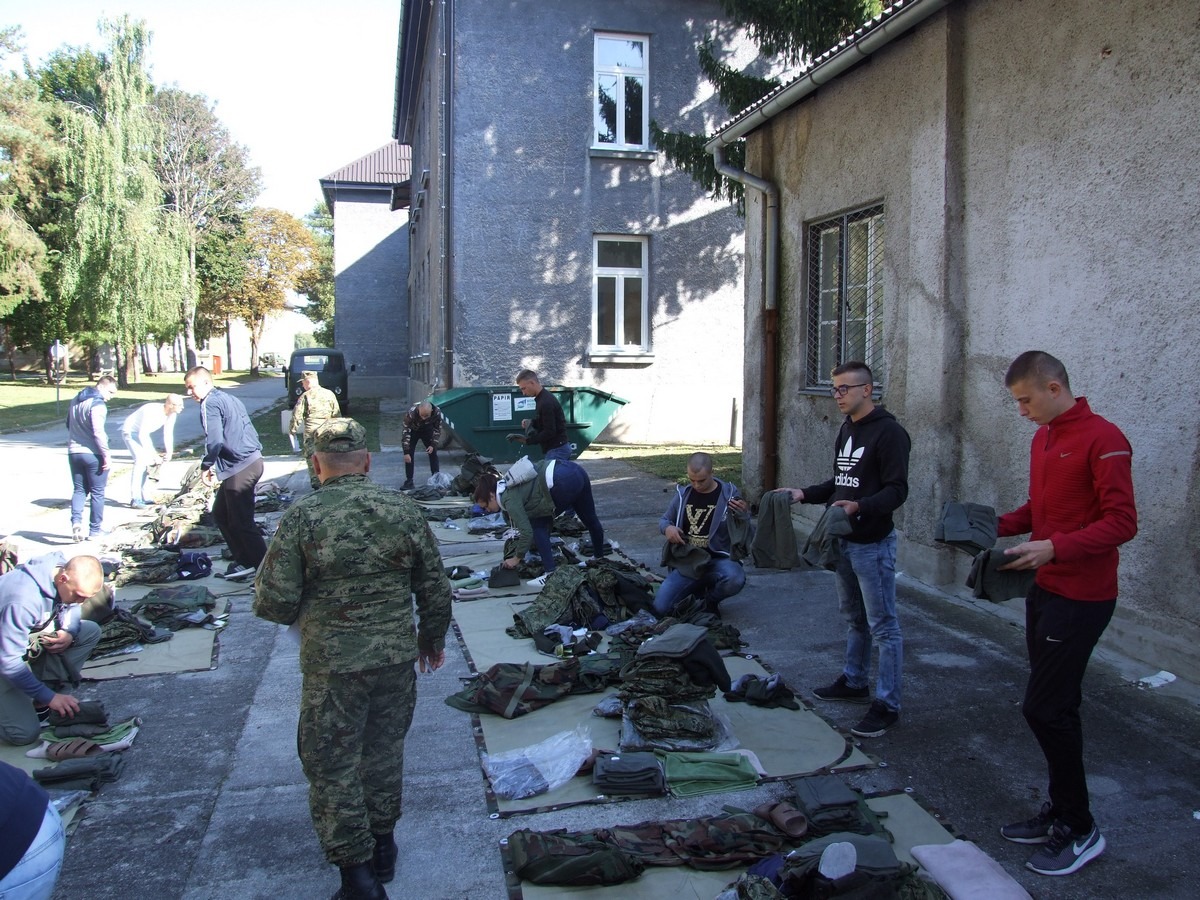 https://www.morh.hr/wp-content/gallery/26-narastaj-rocnika-na-dragovoljnom-vojnom-osposobljavanju/dragovoljno_vojno_osposobljavanje_190719_02.jpg