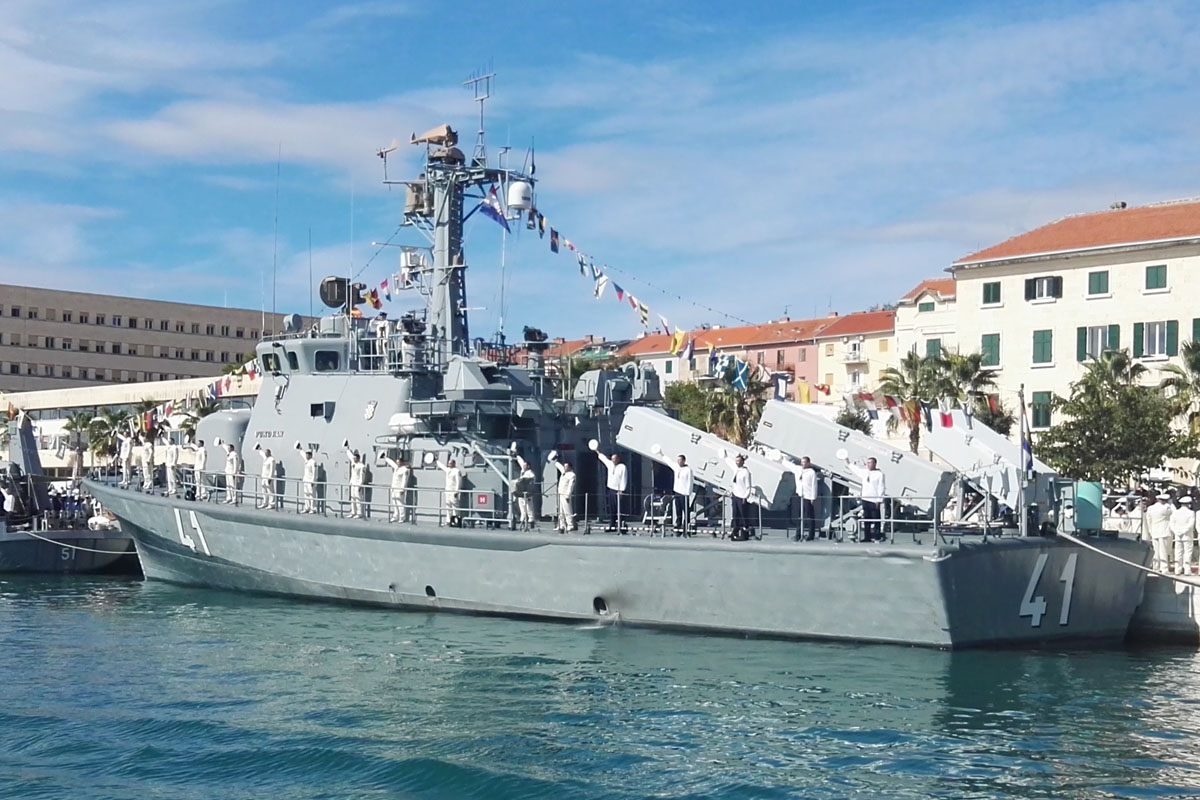 https://www.morh.hr/wp-content/gallery/26-obljetnica-hrvatske-ratne-mornarice/07-hrm_18092017_foto_n_luketic_25.jpg