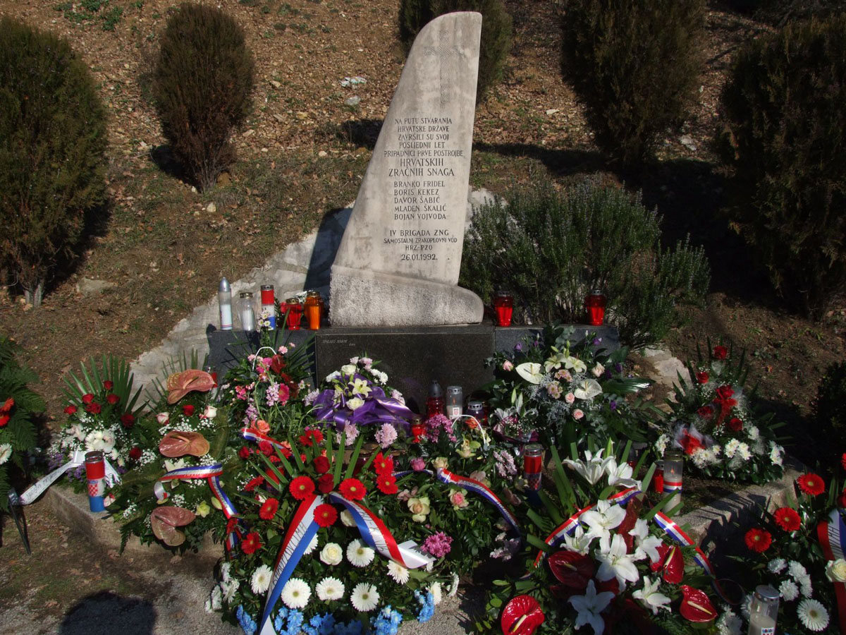 https://www.morh.hr/wp-content/gallery/28012013-u-sinju-odana-poast-poginulim-zrakoplovcima/pocast_28012013_9.jpg
