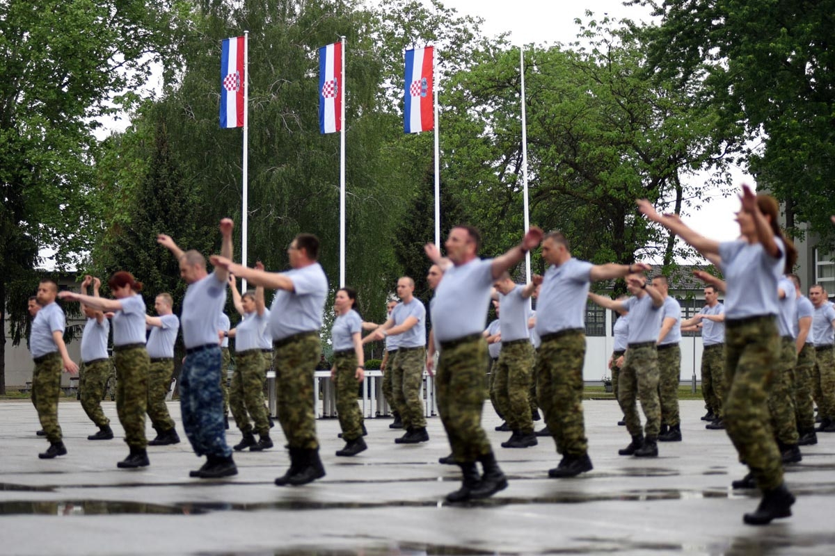 https://www.morh.hr/wp-content/gallery/300-pripadnika-hrvatske-vojske-vjezbalo-u-znaku-hv-a/hv_vjezba_04052018_12.jpg