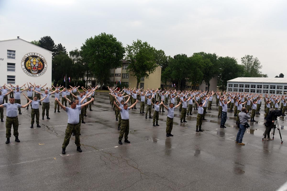https://www.morh.hr/wp-content/gallery/300-pripadnika-hrvatske-vojske-vjezbalo-u-znaku-hv-a/hv_vjezba_04052018_16.jpg
