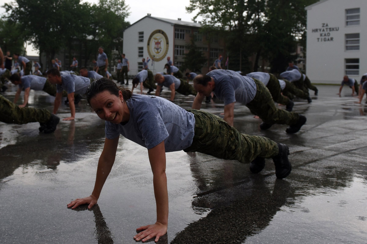https://www.morh.hr/wp-content/gallery/300-pripadnika-hrvatske-vojske-vjezbalo-u-znaku-hv-a/hv_vjezba_04052018_23.jpg