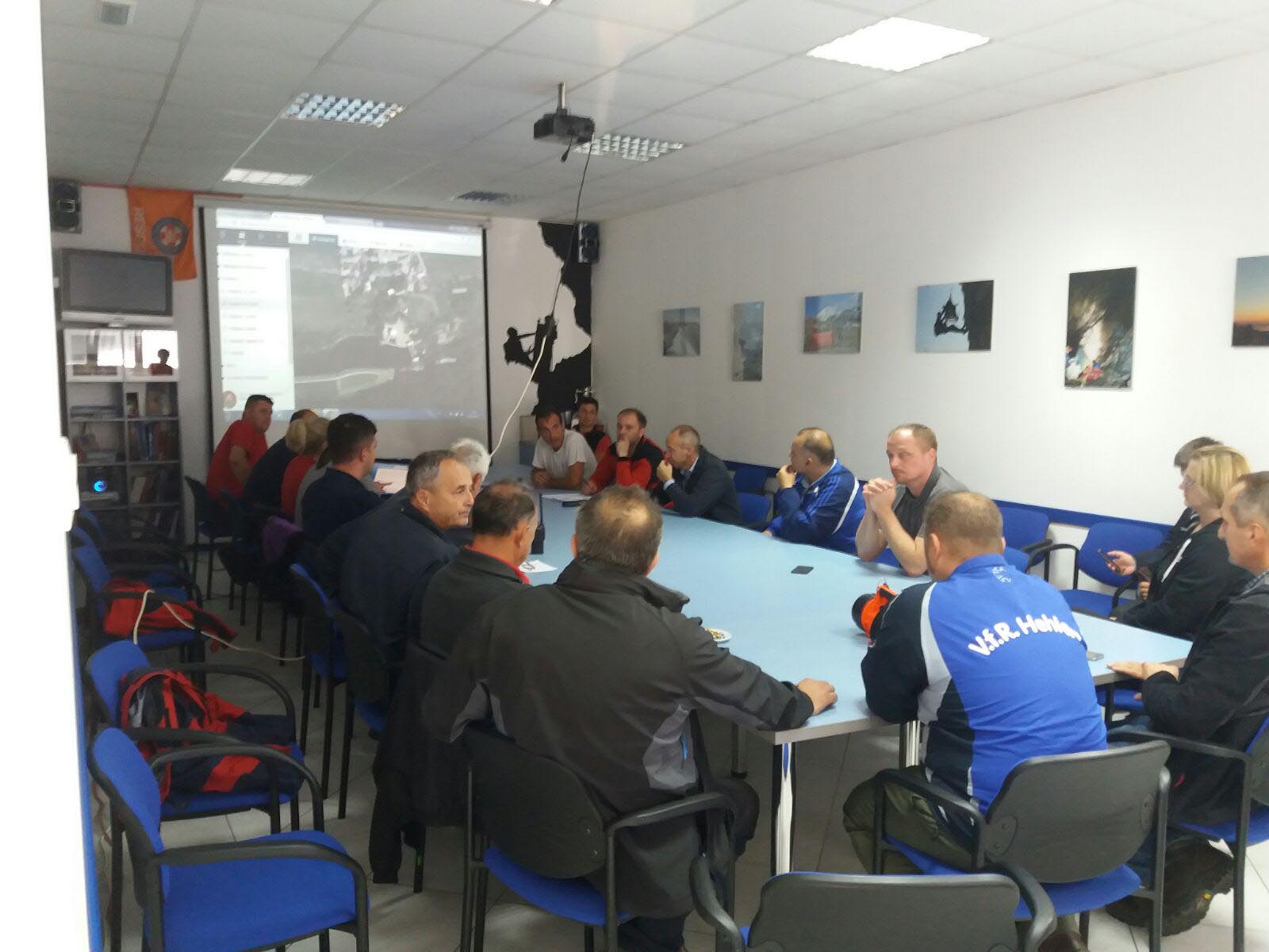 https://www.morh.hr/wp-content/gallery/50-vojnika-i-amfibija-dolaze-u-pomoc-poplavljenom-ogulinu/ogulin_17092017_c_02.jpg