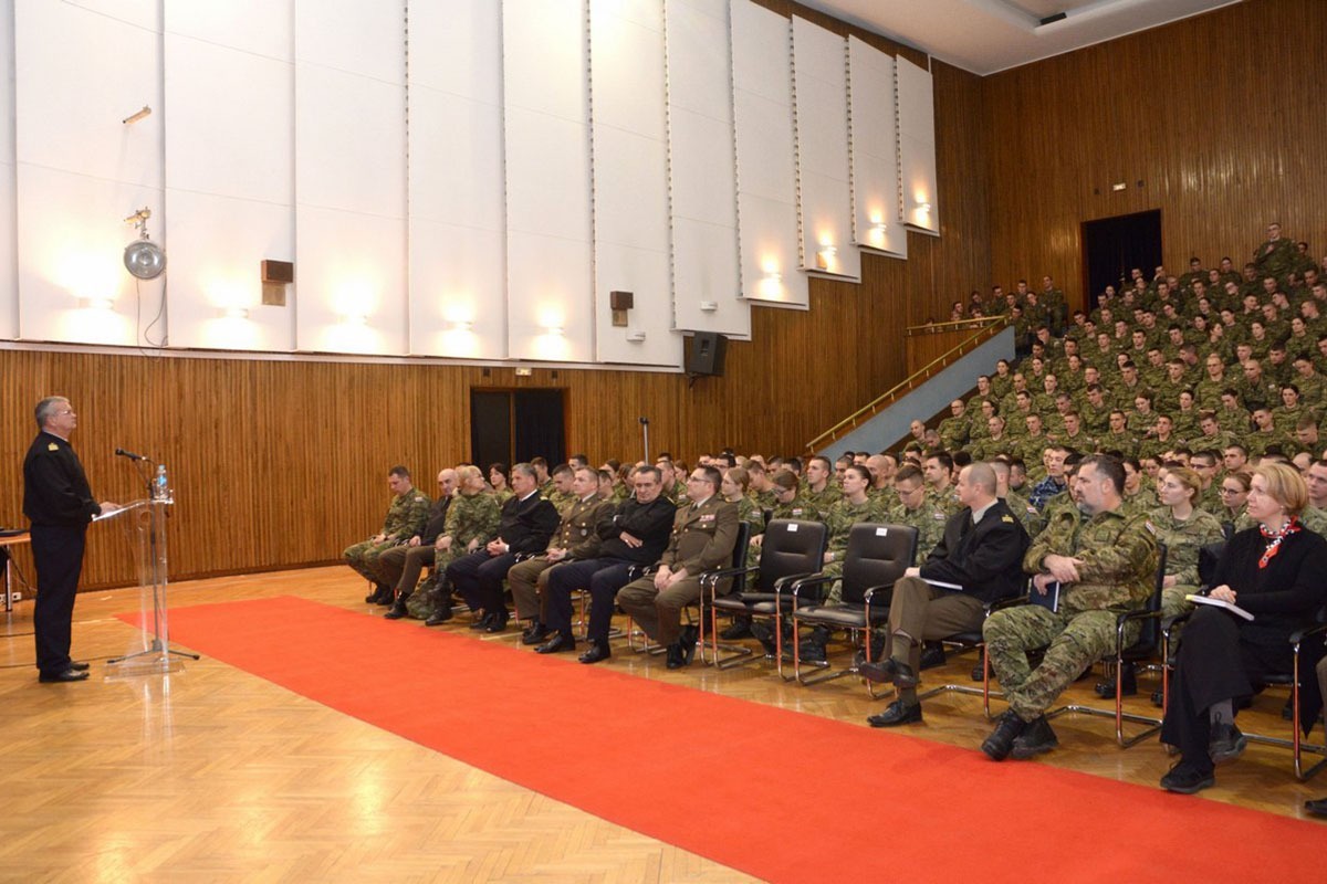 https://www.morh.hr/wp-content/gallery/admiral-raffanelli-odrzao-predavanje-kadetima-na-hvu-a/20200306-admiral-raffaneli-hvu-01.jpg