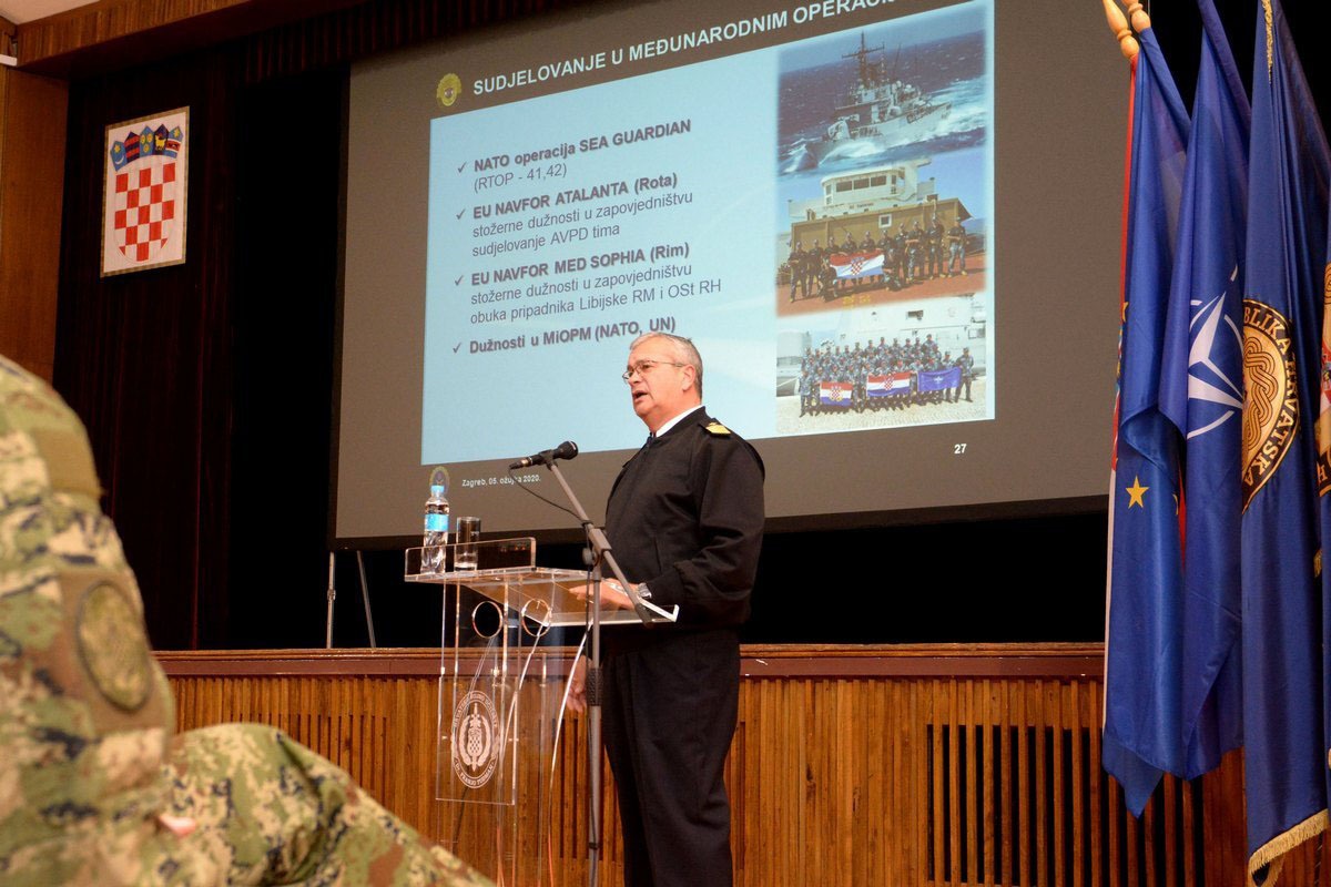 https://www.morh.hr/wp-content/gallery/admiral-raffanelli-odrzao-predavanje-kadetima-na-hvu-a/20200306-admiral-raffaneli-hvu-02.jpg