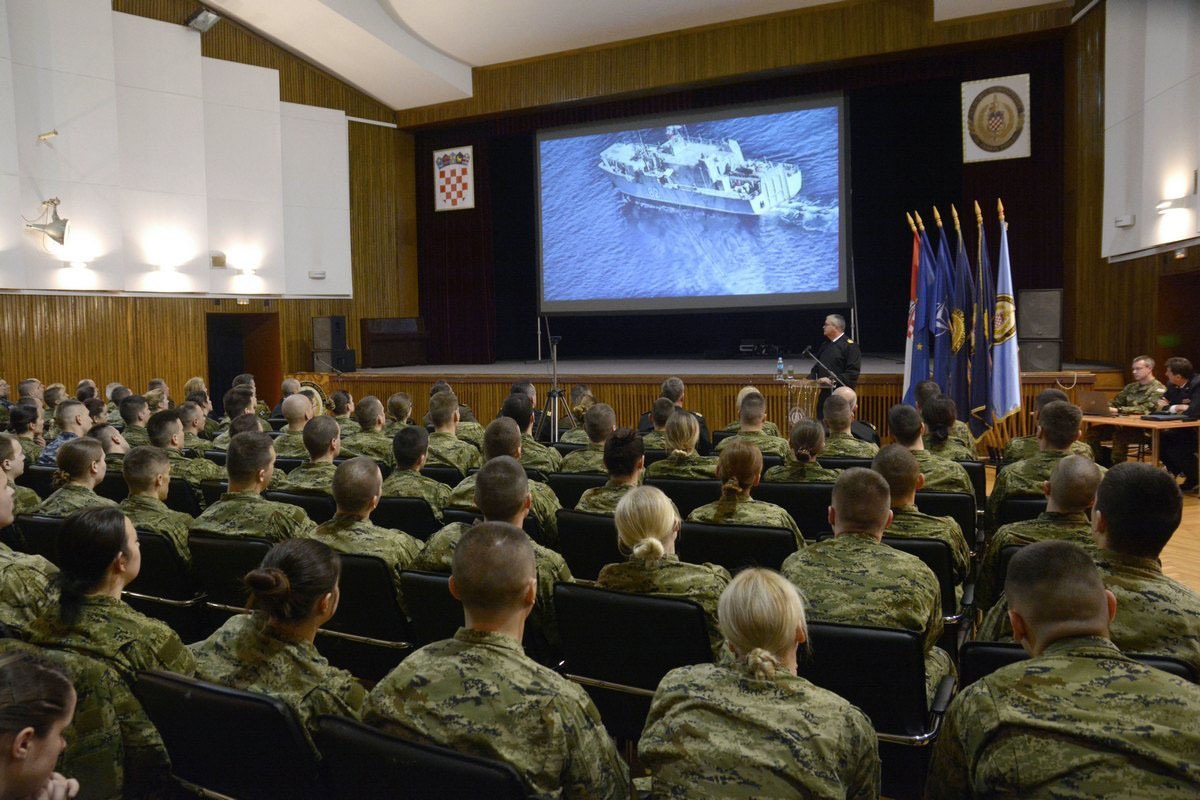 https://www.morh.hr/wp-content/gallery/admiral-raffanelli-odrzao-predavanje-kadetima-na-hvu-a/20200306-admiral-raffaneli-hvu-05.jpg