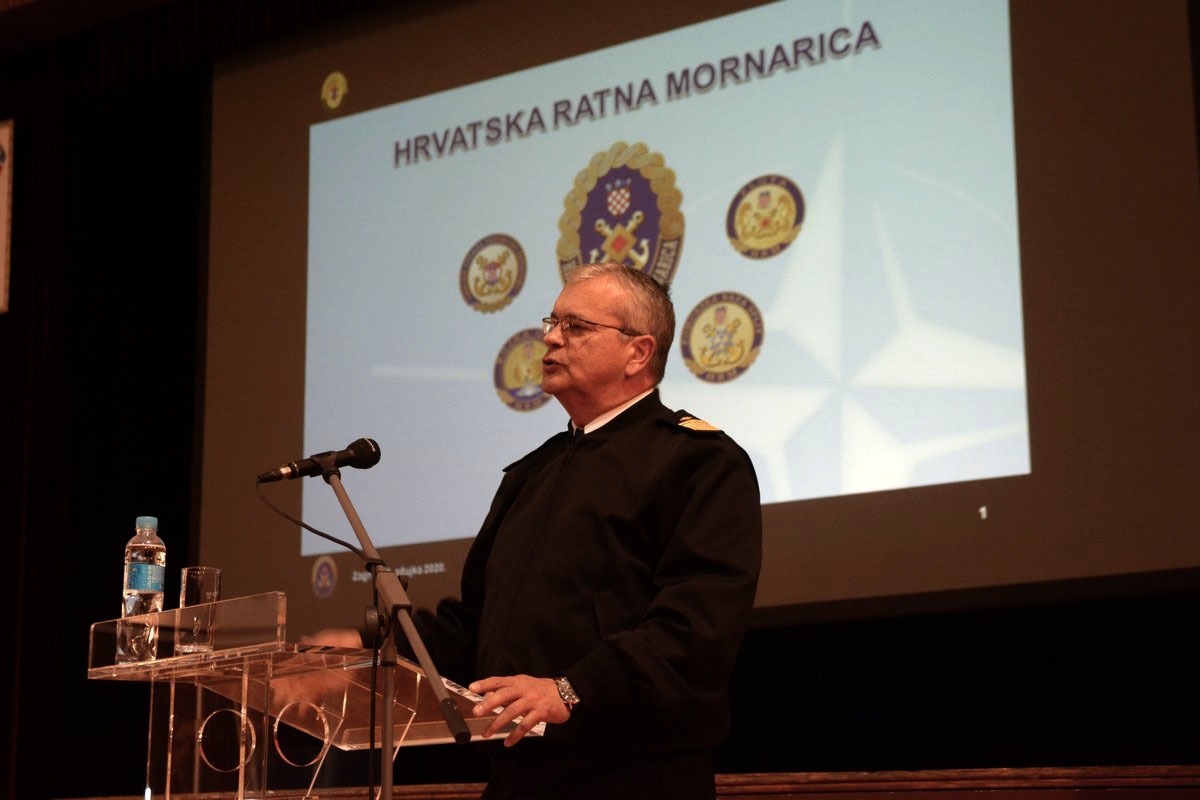 https://www.morh.hr/wp-content/gallery/admiral-raffanelli-odrzao-predavanje-kadetima-na-hvu-a/20200306-admiral-raffaneli-hvu-08.jpg