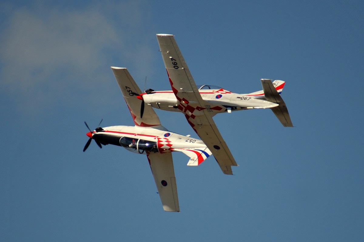 https://www.morh.hr/wp-content/gallery/akro-grupa-krila-oluje-na-international-air-show-kecskemet-2013/krila_oluje_07082013_02.jpg