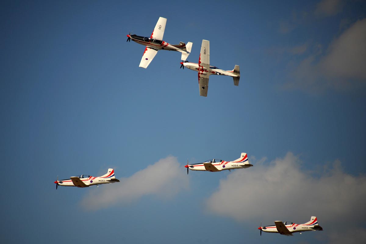 https://www.morh.hr/wp-content/gallery/akro-grupa-krila-oluje-na-international-air-show-kecskemet-2013/krila_oluje_07082013_04.jpg