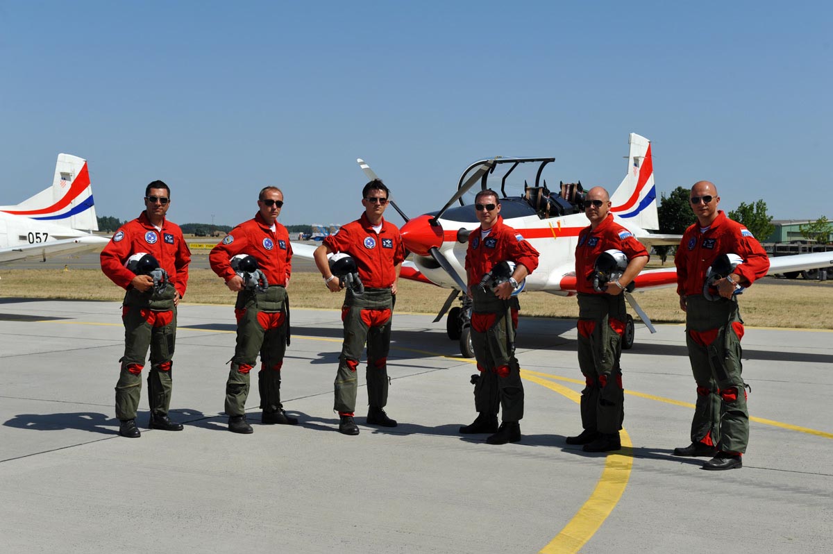 https://www.morh.hr/wp-content/gallery/akro-grupa-krila-oluje-na-international-air-show-kecskemet-2013/krila_oluje_07082013_09.jpg