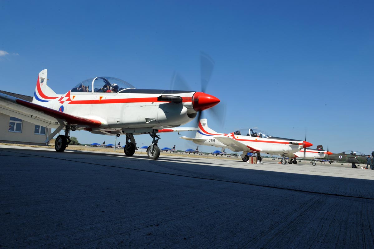 https://www.morh.hr/wp-content/gallery/akro-grupa-krila-oluje-na-international-air-show-kecskemet-2013/krila_oluje_07082013_21.jpg