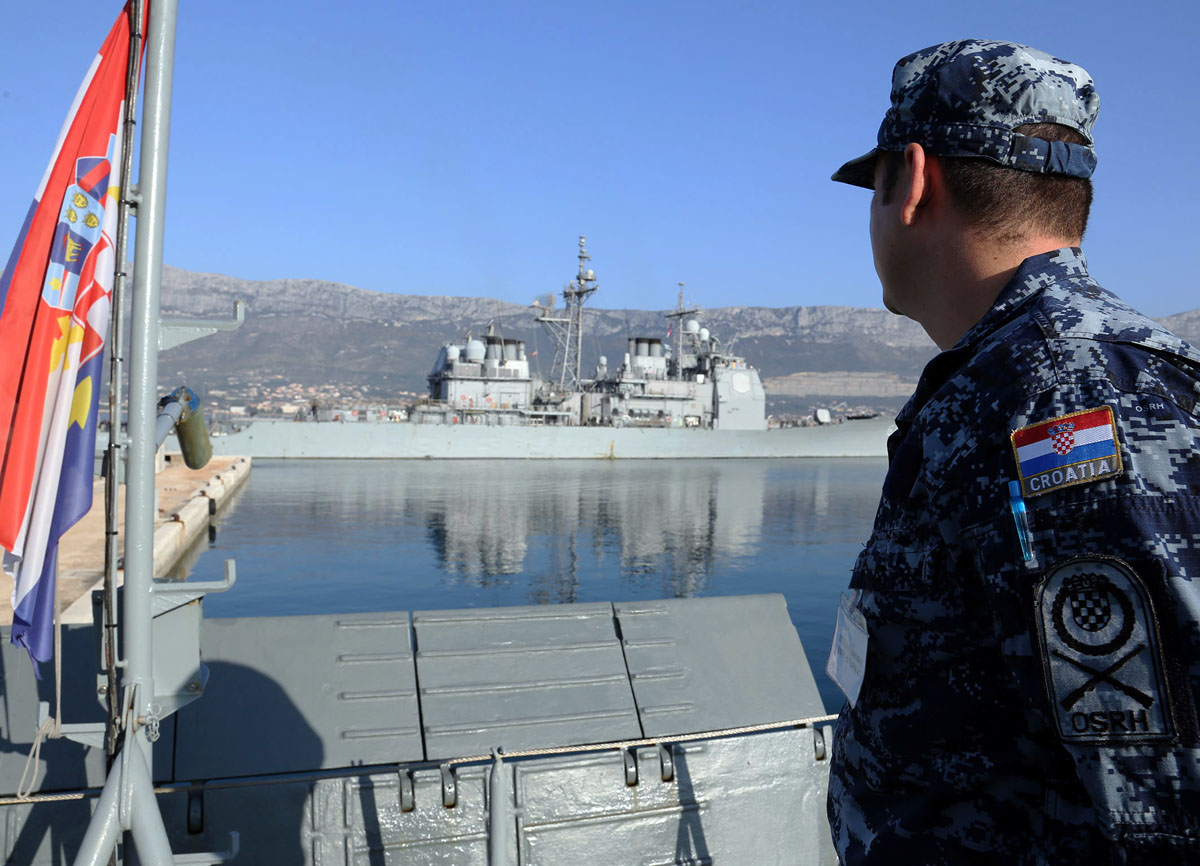 https://www.morh.hr/wp-content/gallery/americki-nosac-zrakoplova-uss-harry-s-truman-u-posjetu-hrvatskoj/sbgs0078.jpg