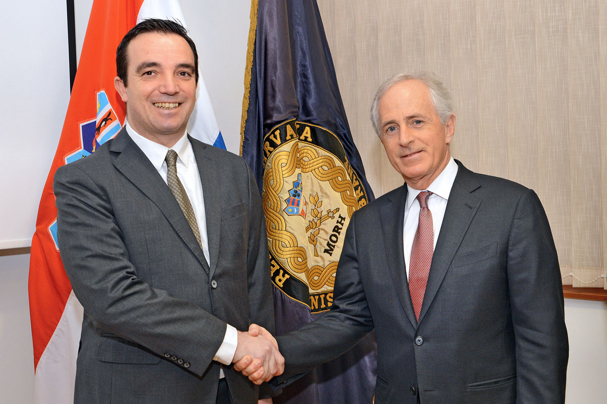 https://www.morh.hr/wp-content/gallery/americki-senator-robert-corker-u-posjetu-ministarstvu-obrane-rh/mo-usa_15022016_1.jpg