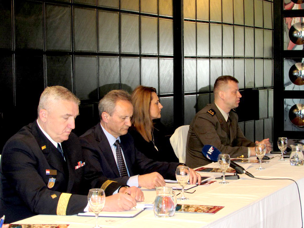 https://www.morh.hr/wp-content/gallery/asda-2015-jadranska-vojna-i-zrakoplovna-izlozba-i-konferencija/asda_st_10042015_02.jpg