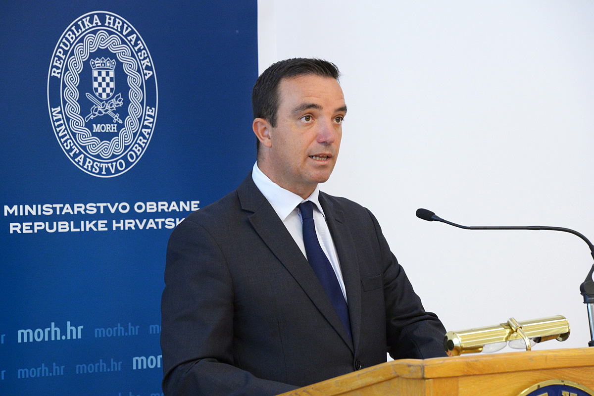 https://www.morh.hr/wp-content/gallery/austrijski-vojni-izaslanik-u-rh-odlikovan-redom-hrvatskog-trolista/au_viz_23082016_-12.jpg