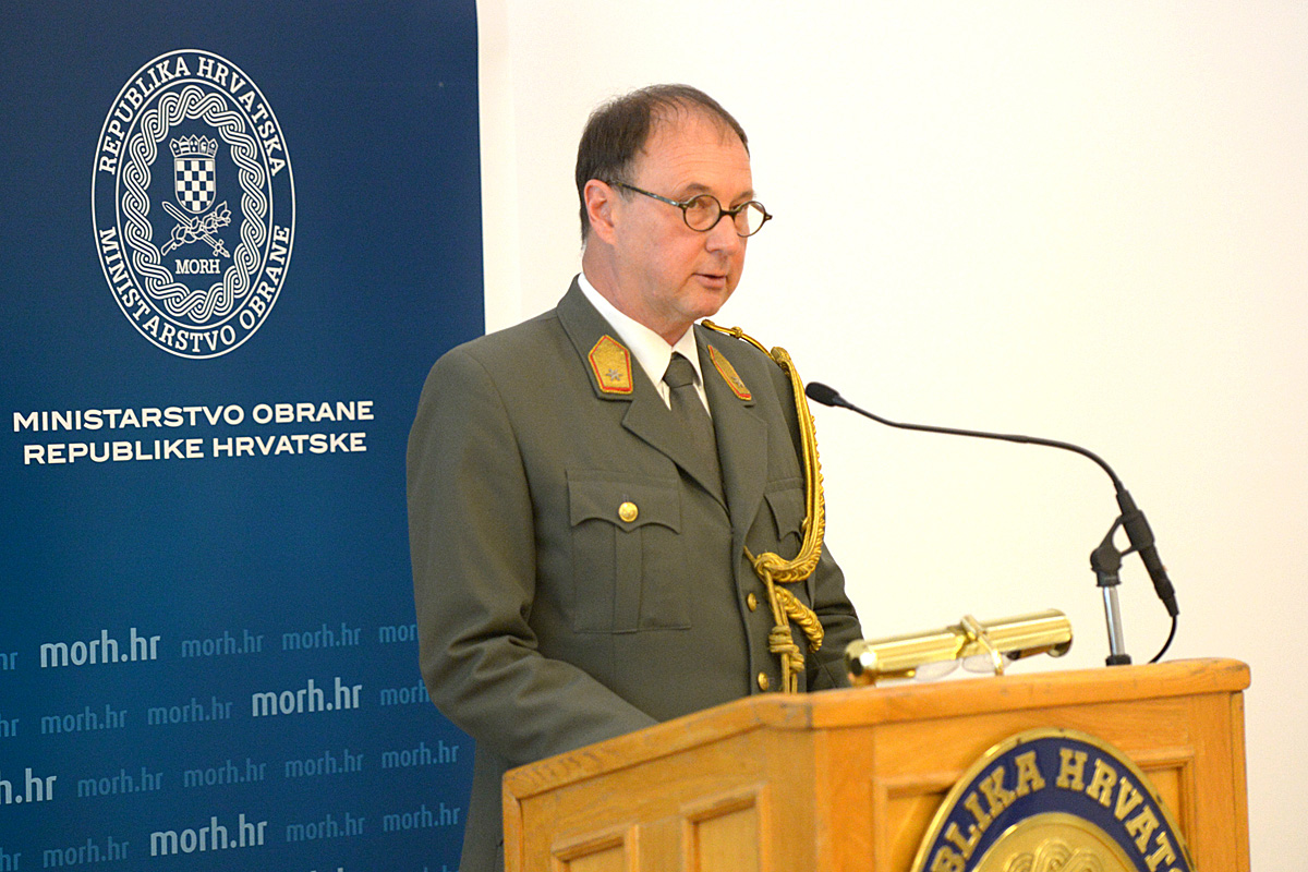 https://www.morh.hr/wp-content/gallery/austrijski-vojni-izaslanik-u-rh-odlikovan-redom-hrvatskog-trolista/au_viz_23082016_-15.jpg