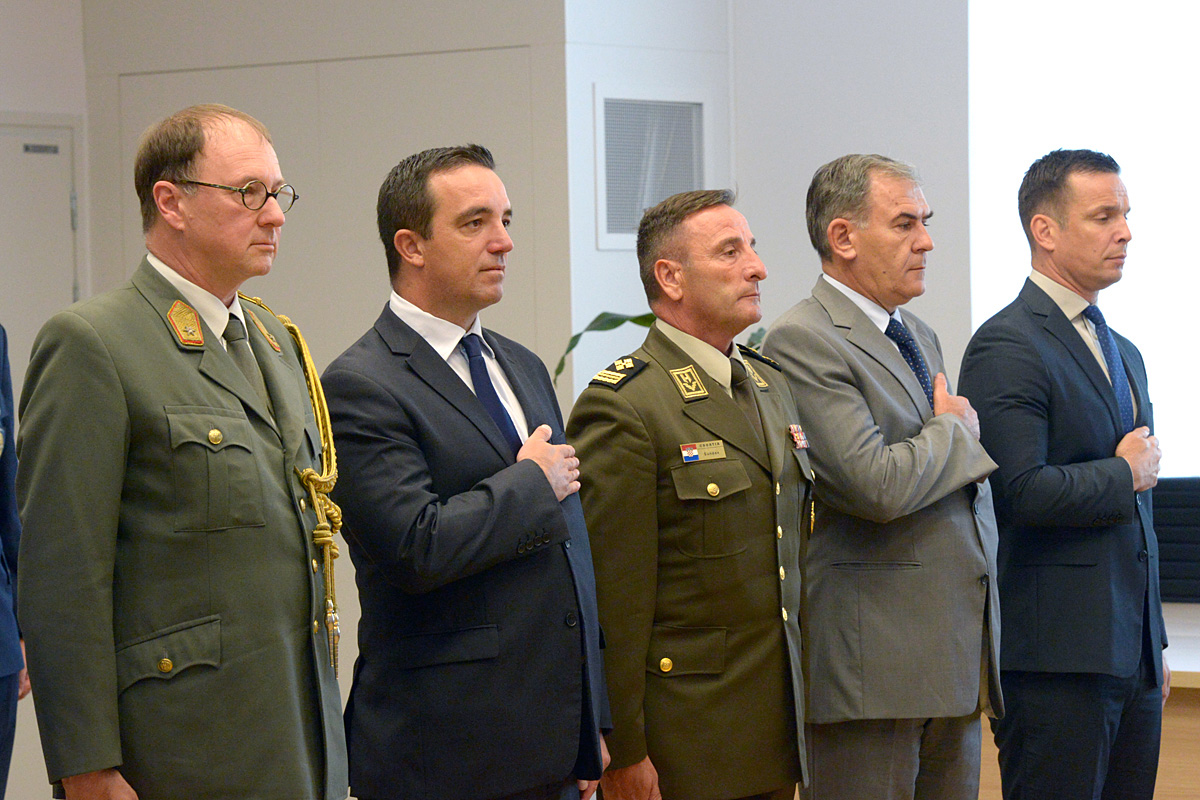 https://www.morh.hr/wp-content/gallery/austrijski-vojni-izaslanik-u-rh-odlikovan-redom-hrvatskog-trolista/au_viz_23082016_-4.jpg