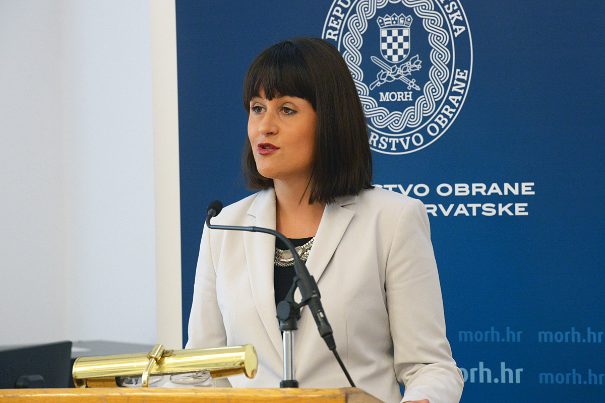 https://www.morh.hr/wp-content/gallery/austrijski-vojni-izaslanik-u-rh-odlikovan-redom-hrvatskog-trolista/au_viz_23082016_-7.jpg