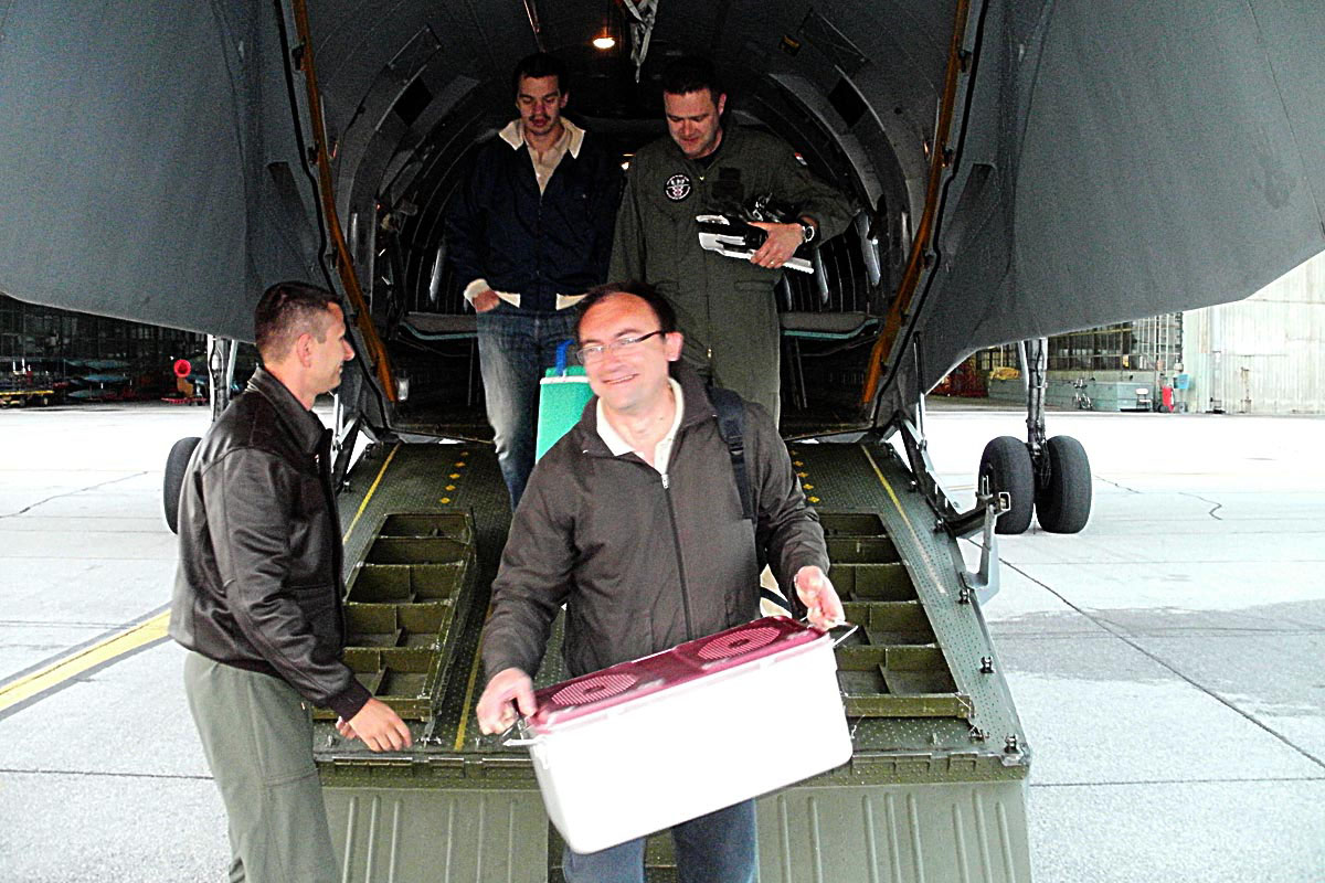 https://www.morh.hr/wp-content/gallery/avionom-hrz-i-pzo-a-prevezeno-srce-za-transplantaciju/srce_13062012_5.jpg