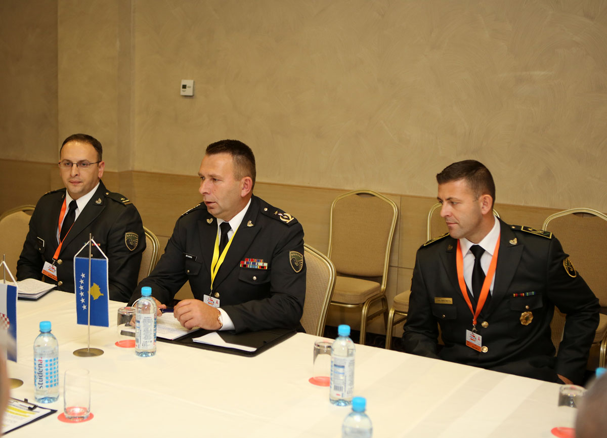 https://www.morh.hr/wp-content/gallery/bilateralni-sastanci-na-konferenciji-nacelnika-gs-os-clanica-a5/bilaterala-st_01122016_04.jpg