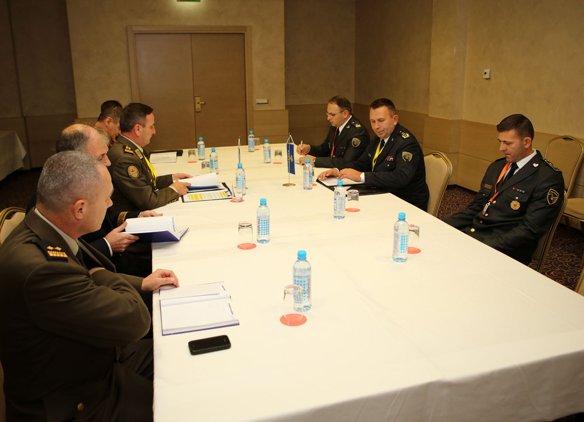 https://www.morh.hr/wp-content/gallery/bilateralni-sastanci-na-konferenciji-nacelnika-gs-os-clanica-a5/bilaterala-st_01122016_05.jpg