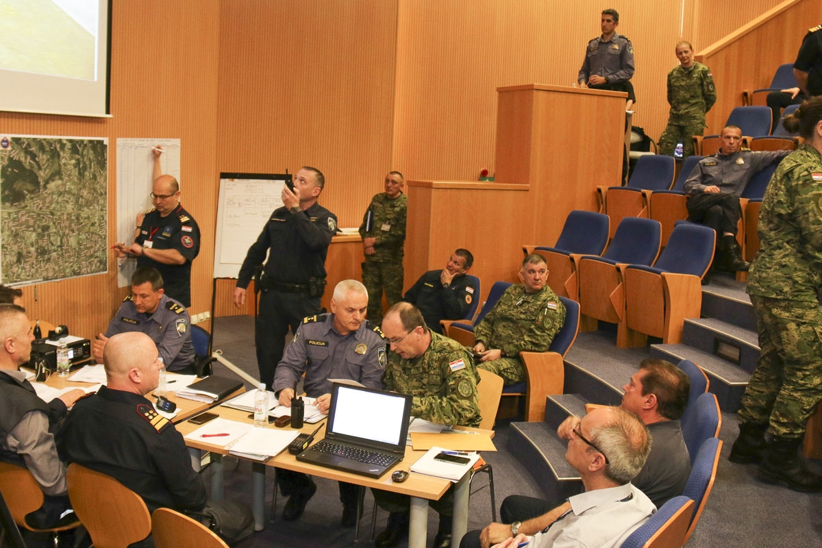 https://www.morh.hr/wp-content/gallery/bojna-nuklearno-biolosko-kemijske-obrane-hkov-a-sudjelovala-na-vjezbi-tim-1836-2018/vjezba_pliva_12042018_13.jpg