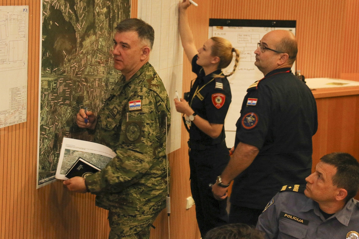 https://www.morh.hr/wp-content/gallery/bojna-nuklearno-biolosko-kemijske-obrane-hkov-a-sudjelovala-na-vjezbi-tim-1836-2018/vjezba_pliva_12042018_14.jpg
