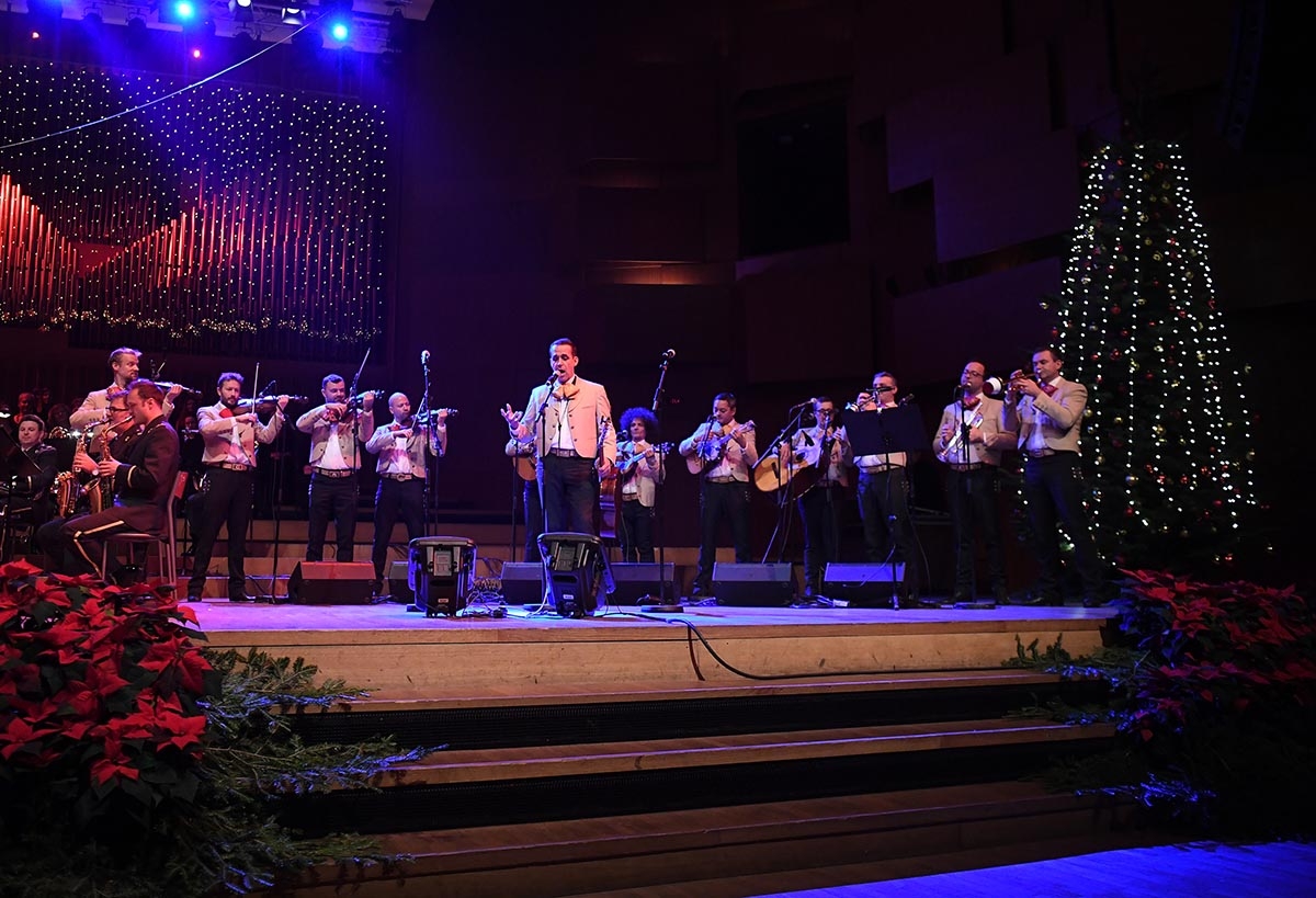 https://www.morh.hr/wp-content/gallery/bozicni-koncert-simfonijskog-puhackog-orkestra-hv-a-u-lisinskom/bozicni_koncert_21121208_17.jpg