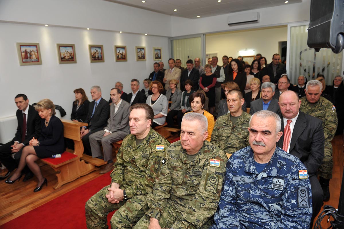 https://www.morh.hr/wp-content/gallery/bragoslov-kapelice-morh-a/blagoslov_07042014_08.jpg