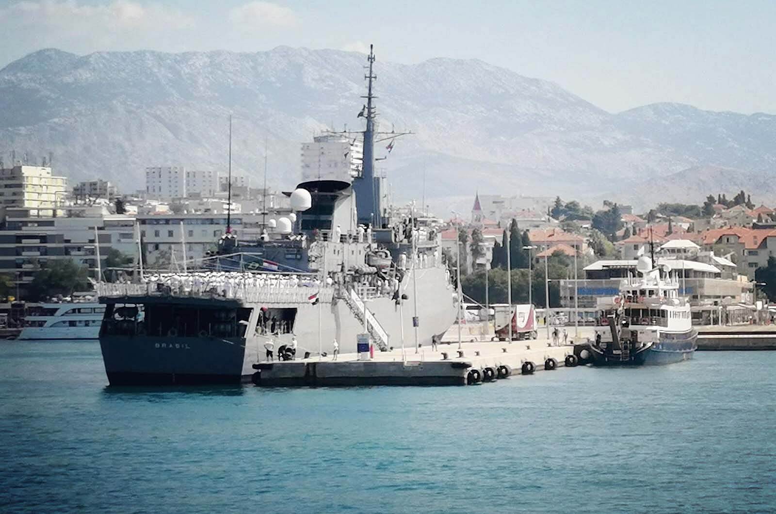 https://www.morh.hr/wp-content/gallery/brazilski-brod-brasil-u-posjetu-hrvatskoj-ratnoj-mornarici/brasil_u27_splitska_luka_hrm_20190831_06.jpg