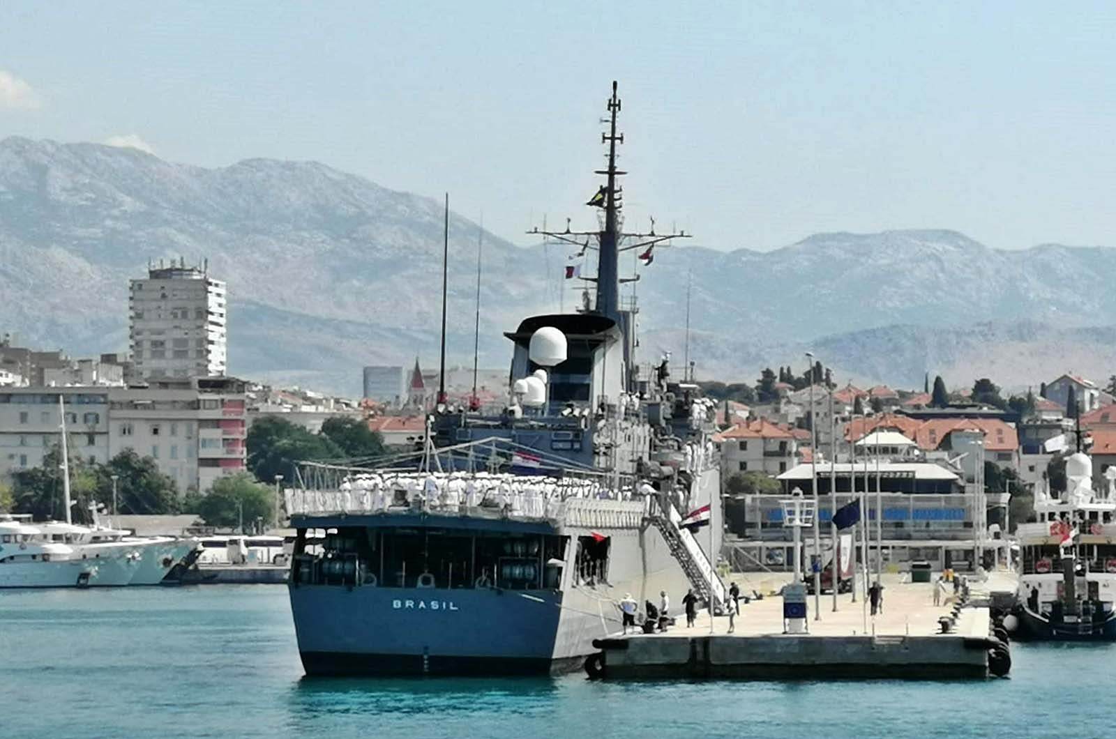 https://www.morh.hr/wp-content/gallery/brazilski-brod-brasil-u-posjetu-hrvatskoj-ratnoj-mornarici/brasil_u27_splitska_luka_hrm_20190831_11.jpg