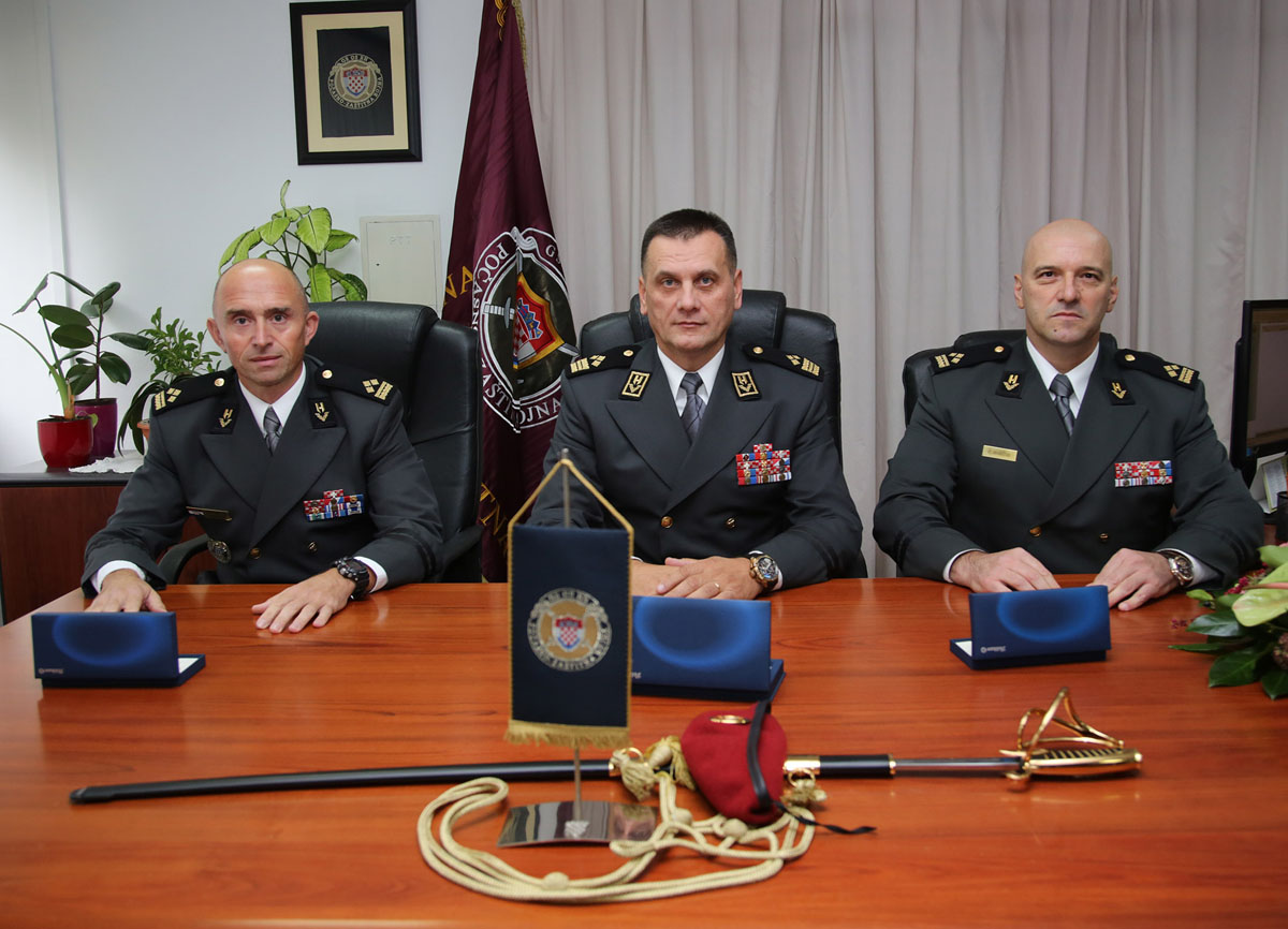 https://www.morh.hr/wp-content/gallery/brigadir-elvis-burcul-novi-zapovjednik-pzb/pzb_14102016_05.jpg