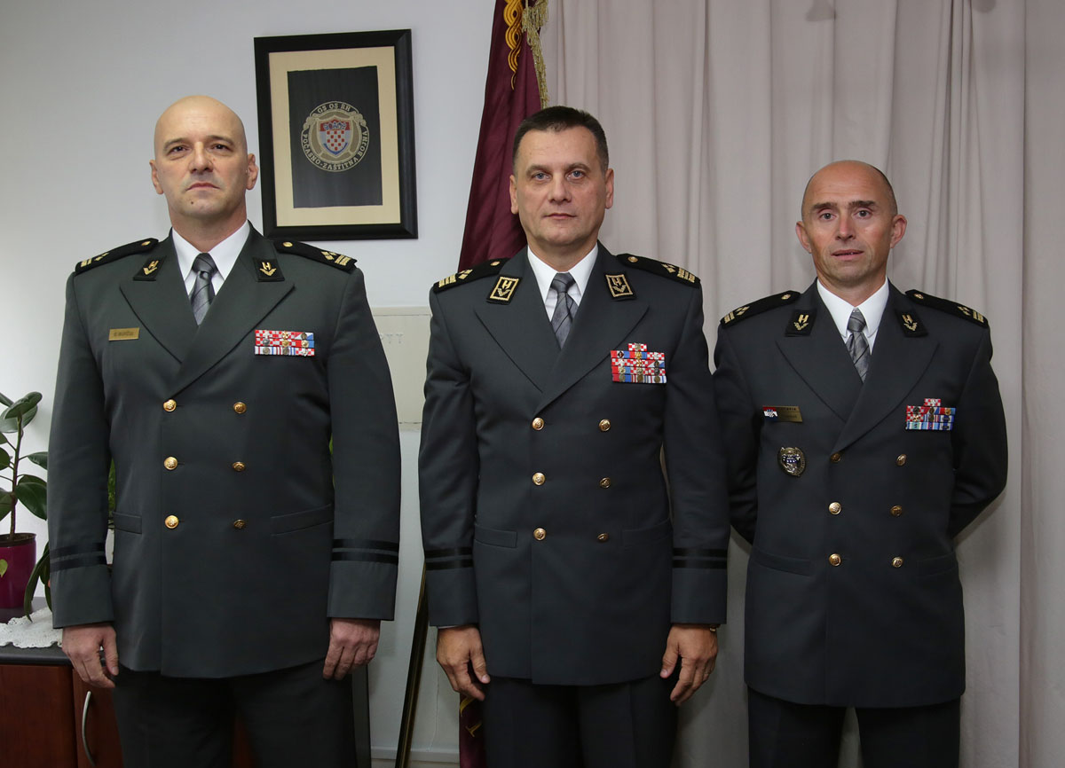 https://www.morh.hr/wp-content/gallery/brigadir-elvis-burcul-novi-zapovjednik-pzb/pzb_14102016_09.jpg