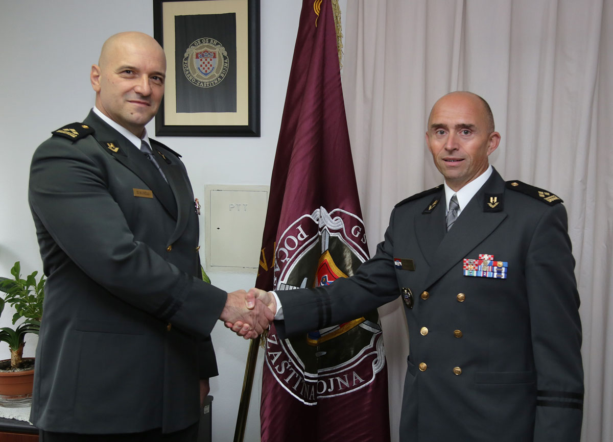 https://www.morh.hr/wp-content/gallery/brigadir-elvis-burcul-novi-zapovjednik-pzb/pzb_14102016_10.jpg