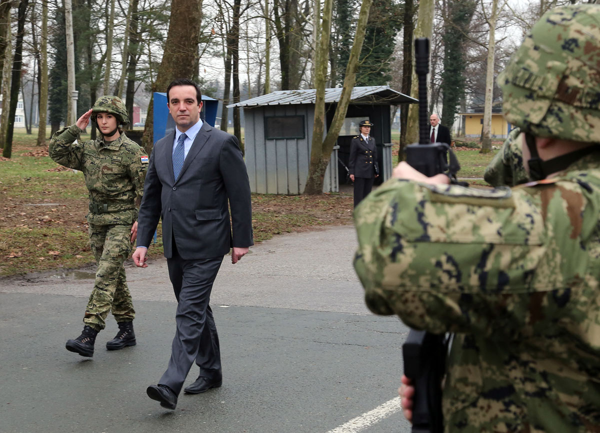 https://www.morh.hr/wp-content/gallery/brigadni-general-miroslav-kovac-novi-zapovjednik-hrz-i-pzo-a/hrz_18022016_03.jpg