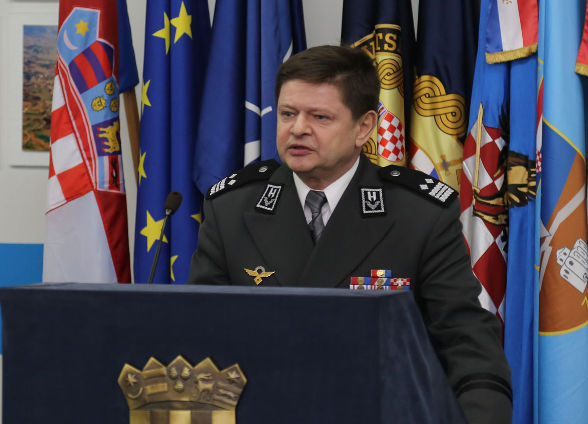 https://www.morh.hr/wp-content/gallery/brigadni-general-miroslav-kovac-novi-zapovjednik-hrz-i-pzo-a/hrz_18022016_06.jpg