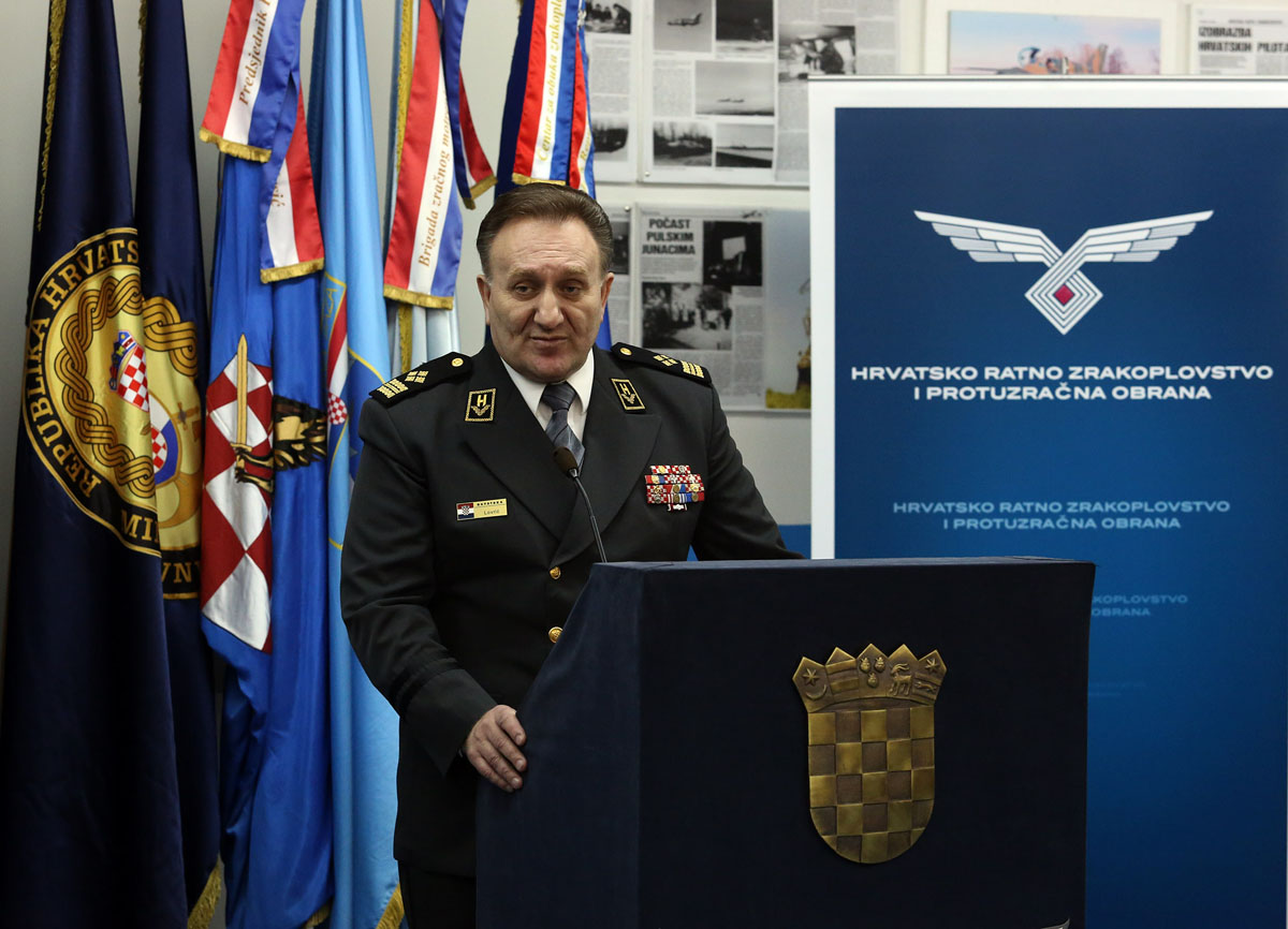 https://www.morh.hr/wp-content/gallery/brigadni-general-miroslav-kovac-novi-zapovjednik-hrz-i-pzo-a/hrz_18022016_11.jpg