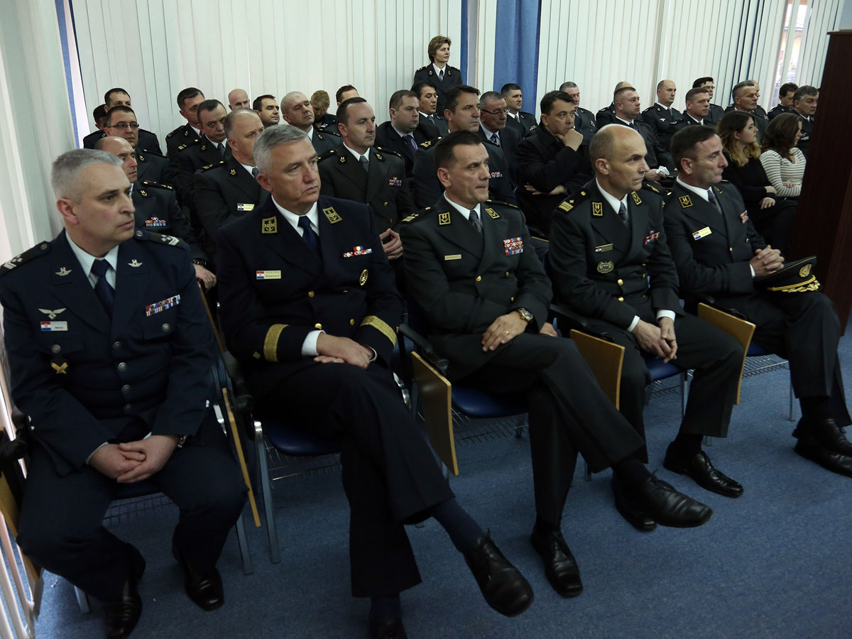 https://www.morh.hr/wp-content/gallery/brigadni-general-miroslav-kovac-novi-zapovjednik-hrz-i-pzo-a/hrz_18022016_12.jpg