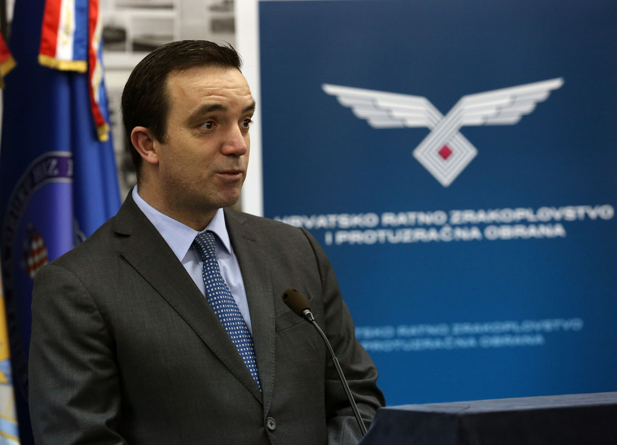 https://www.morh.hr/wp-content/gallery/brigadni-general-miroslav-kovac-novi-zapovjednik-hrz-i-pzo-a/hrz_18022016_14.jpg