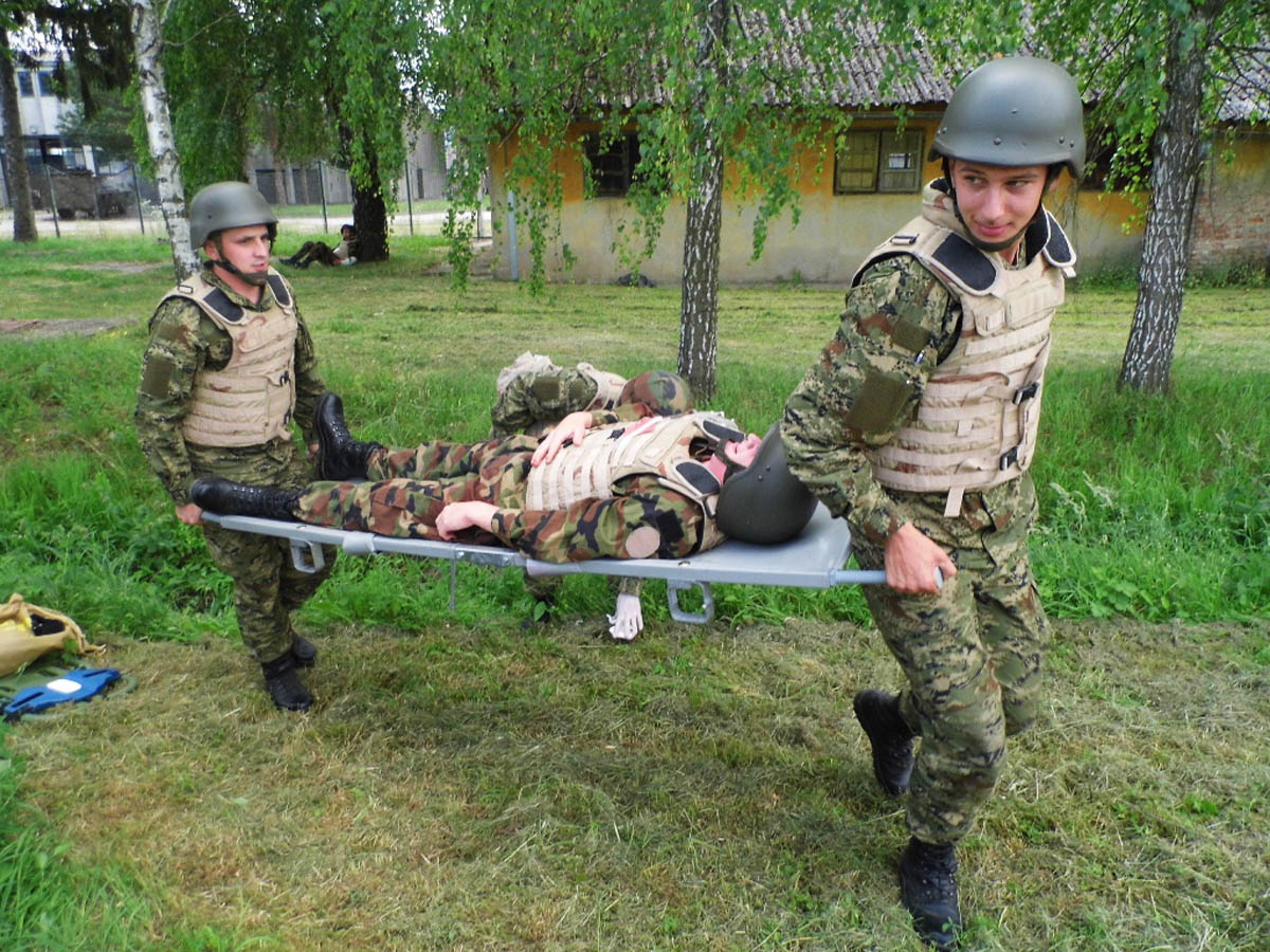 https://www.morh.hr/wp-content/gallery/buduci-lijecnici-os-rh-zavrsili-casnicku-izobrazbu/lijecnici_19062015_3.jpg