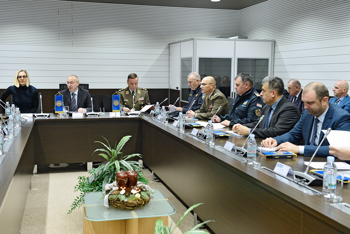https://www.morh.hr/wp-content/gallery/cetvrta-sjednica-koordinacije-za-sustav-domovinske-sigurnosti/domovinska_sigurnost_20191209_04.jpg