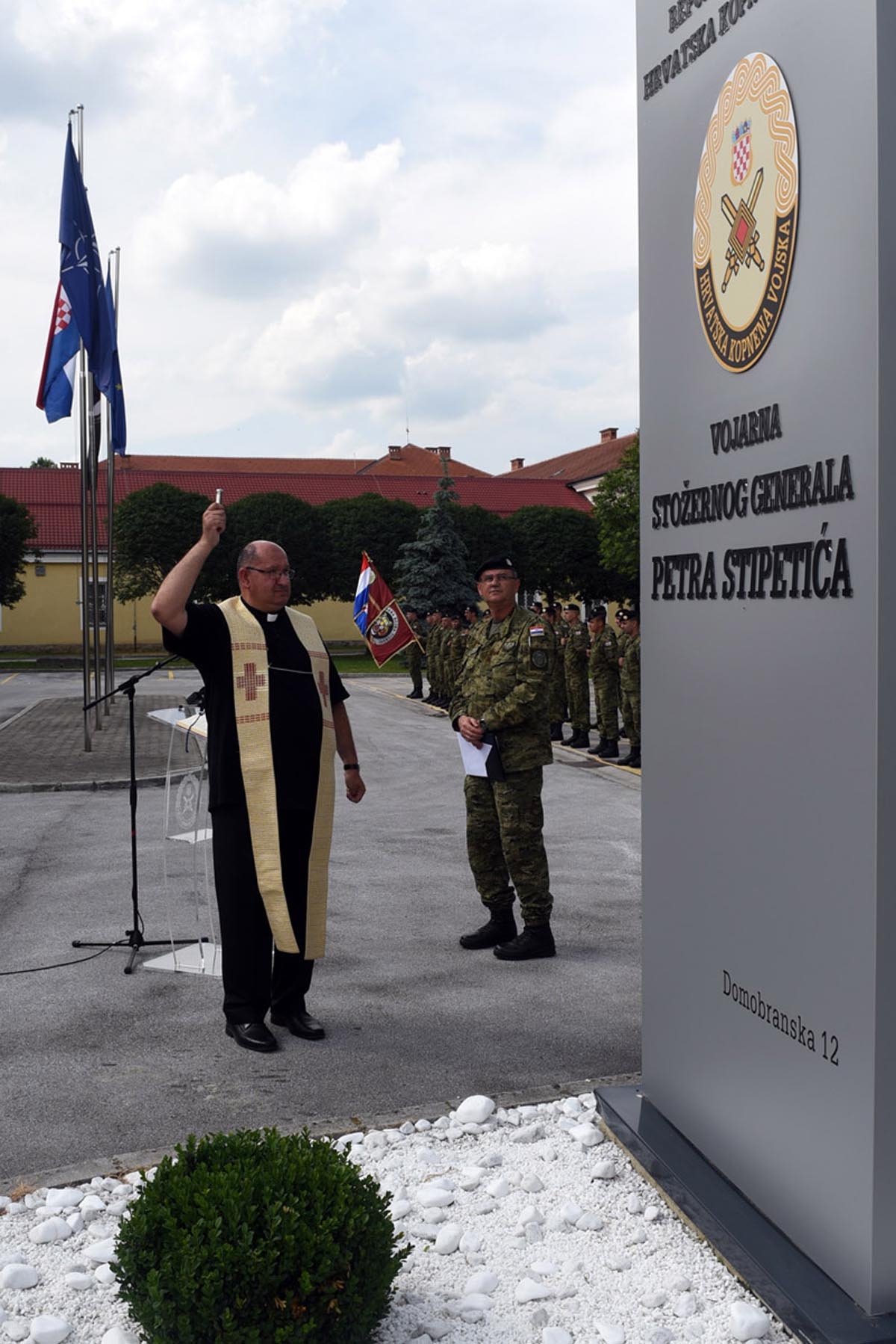 https://www.morh.hr/wp-content/gallery/dan-hkov-a-i-dan-branitelja-karlovacke-zupanije-u-karlovcu/karlovac_30052018_07.jpg