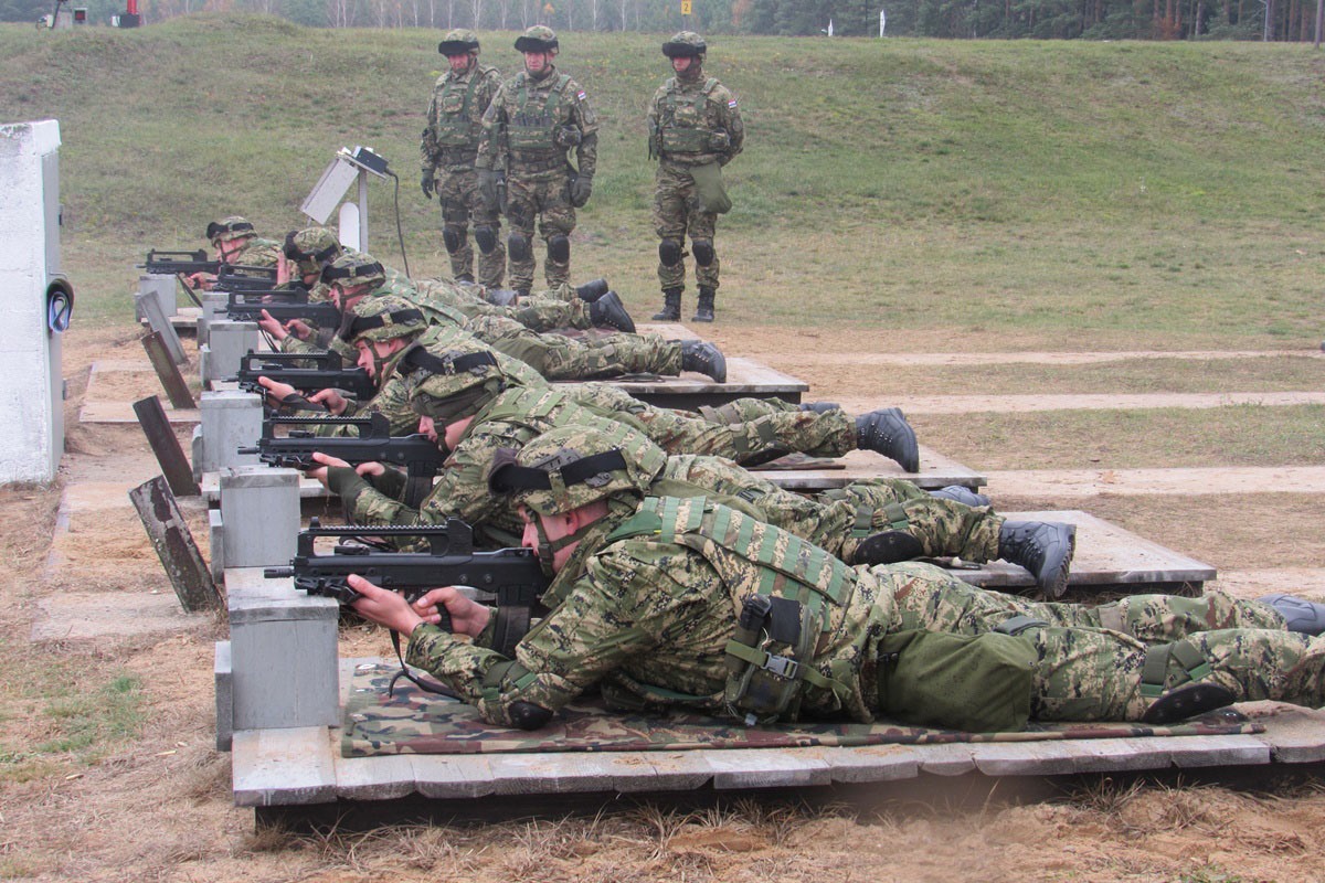 https://www.morh.hr/wp-content/gallery/dan-neovisnosti-dan-veterana-i-gadanje-iz-osobnog-naoruzanja-u-poljskoj/pl_gadjanje_20191114_03.jpg