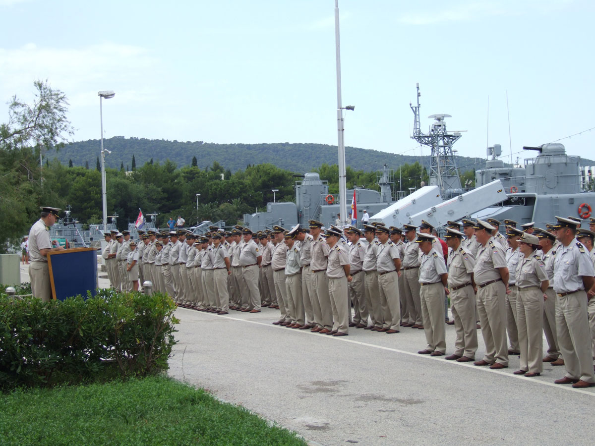 https://www.morh.hr/wp-content/gallery/dan-otvorenih-vrata-u-pomorskoj-bazi-lora/dan_otvorenih_vrata_lora_04082011_01.jpg