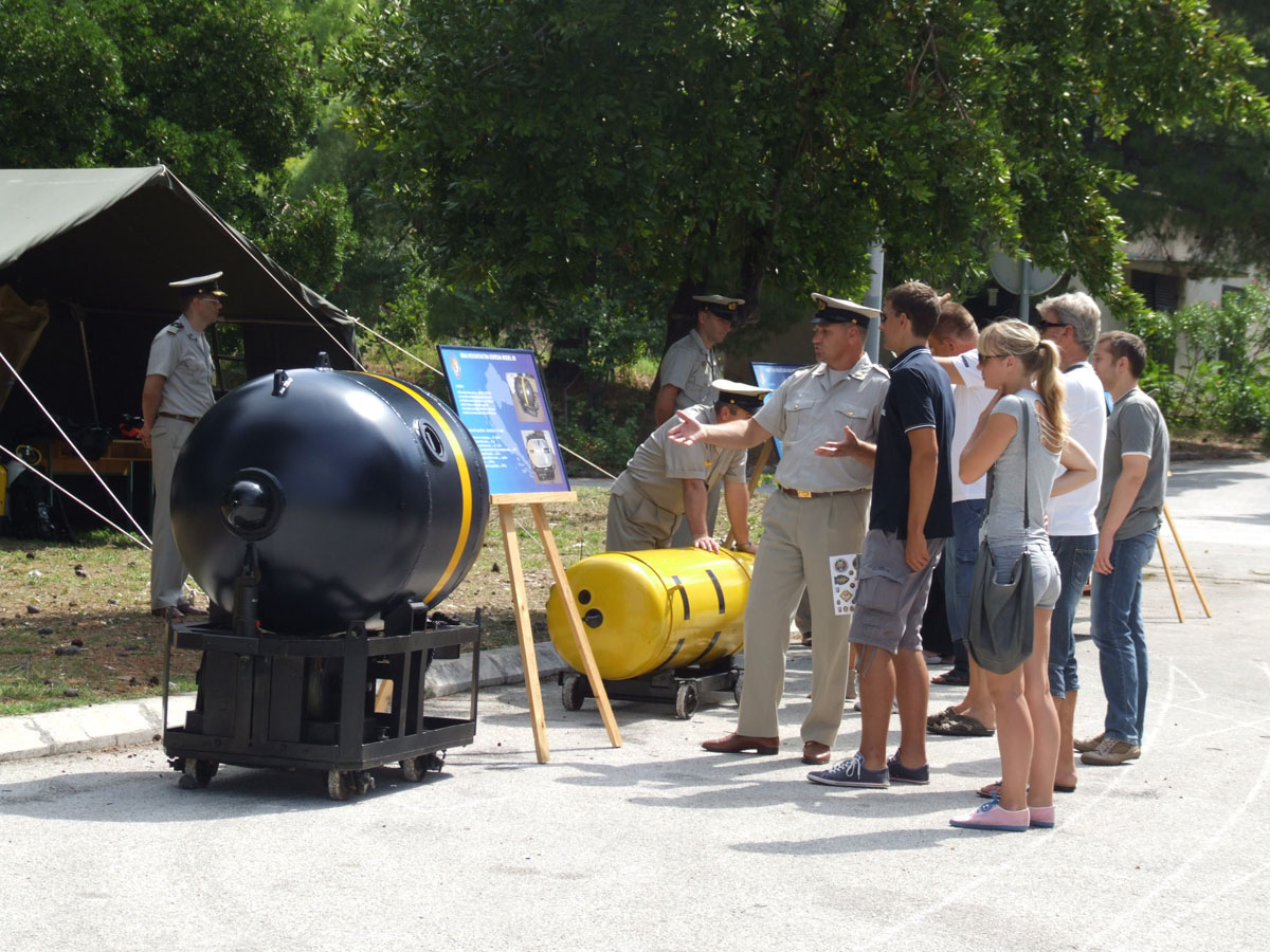 https://www.morh.hr/wp-content/gallery/dan-otvorenih-vrata-u-pomorskoj-bazi-lora/dan_otvorenih_vrata_lora_04082011_05.jpg