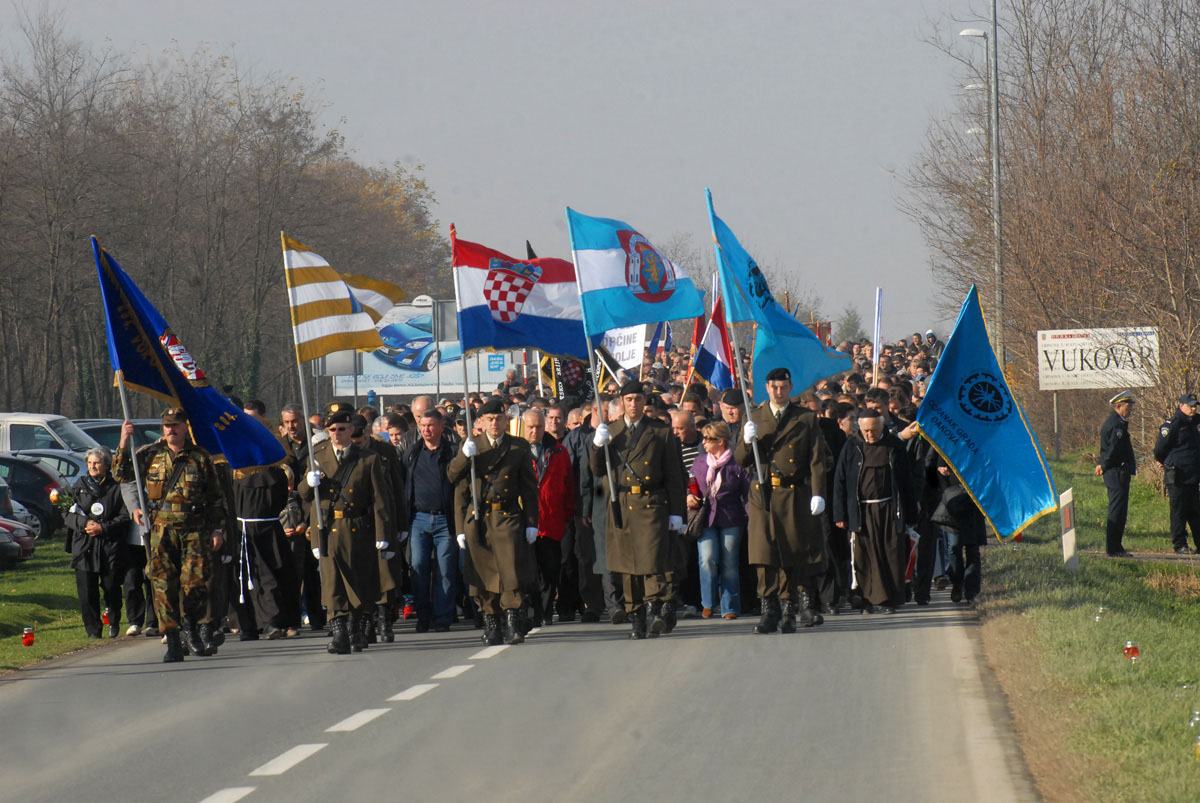 https://www.morh.hr/wp-content/gallery/dan-sjeanja-na-rtvu-vukovara-2010/vukovar_07_20101118.jpg