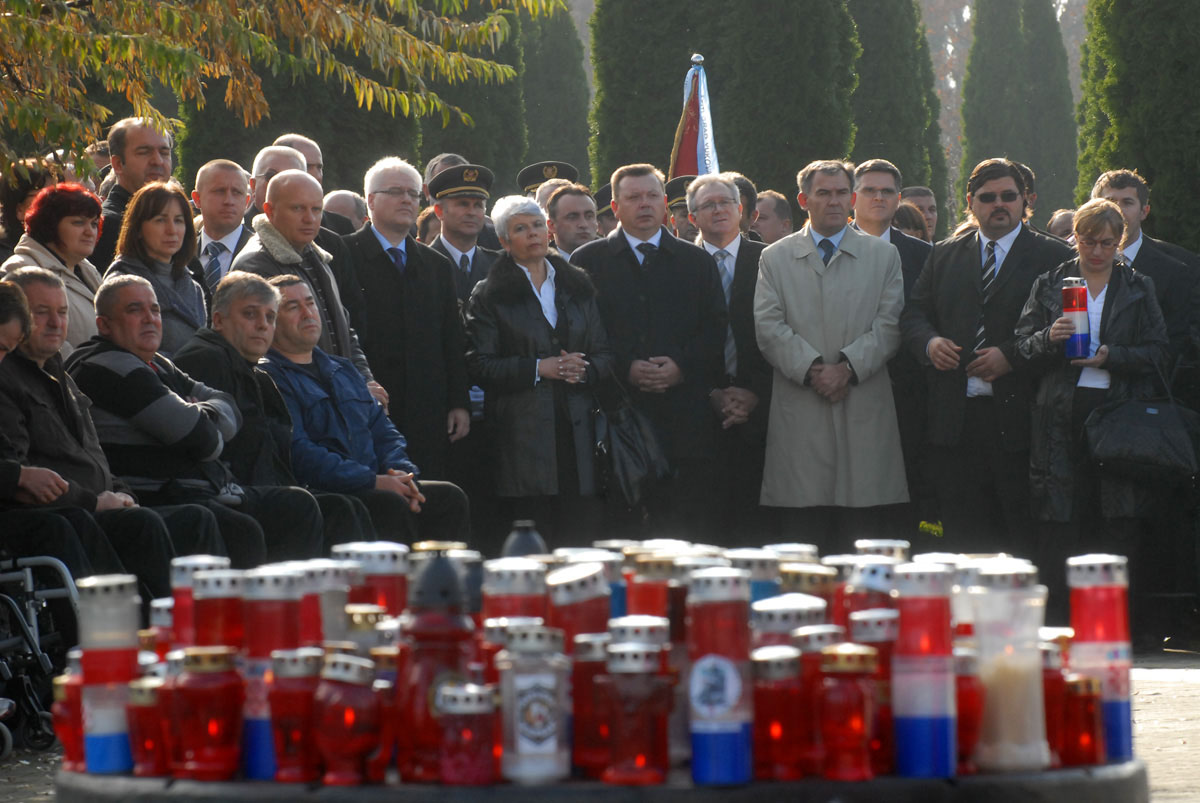 https://www.morh.hr/wp-content/gallery/dan-sjeanja-na-rtvu-vukovara-2010/vukovar_09_20101118.jpg